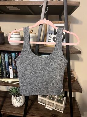 Vuori Heather Grey Scoop Neck Tank Size M